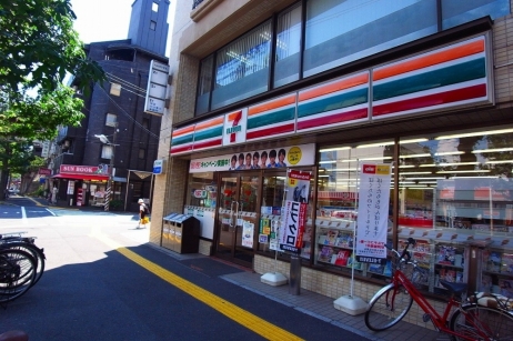 Convenience store. 120m to Seven-Eleven Hakushima store (convenience store)