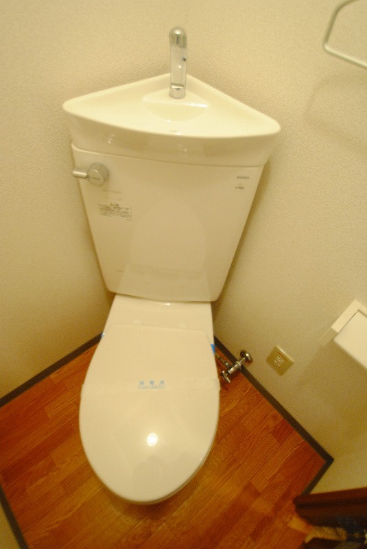 Toilet. This your rent. This is the location! !