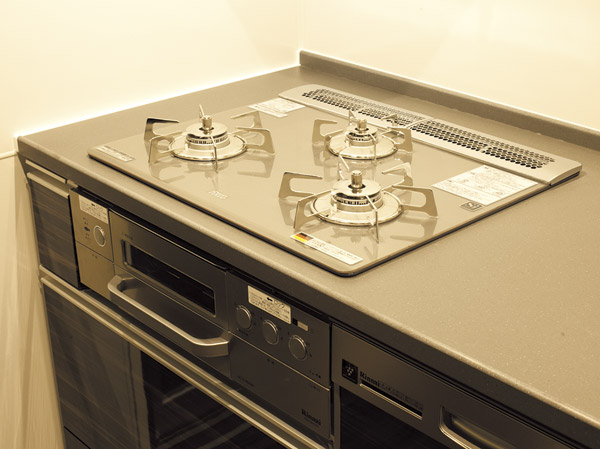 Kitchen.  [Gas stove [deli Shea series]] It adopted a gas stove in the deli Shea series obtained both the degree of completion of the design surface and the functional surface, Firmly support the cooking. With less dirt, You can keep the cleanliness.