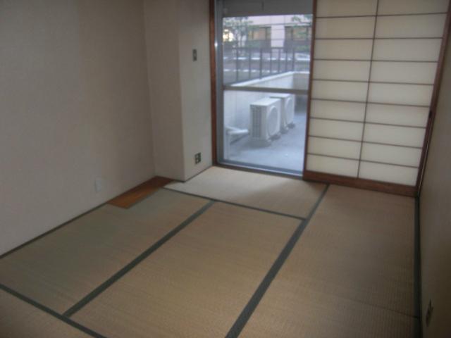 Non-living room. Is a Japanese-style room