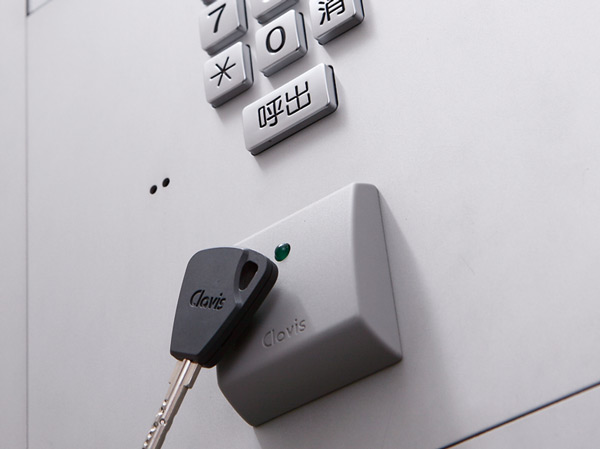 Security.  [Receiving machine] Unlock by holding the dwelling unit key to the receiver of the panel, You can be the elevator operation. (Same specifications)
