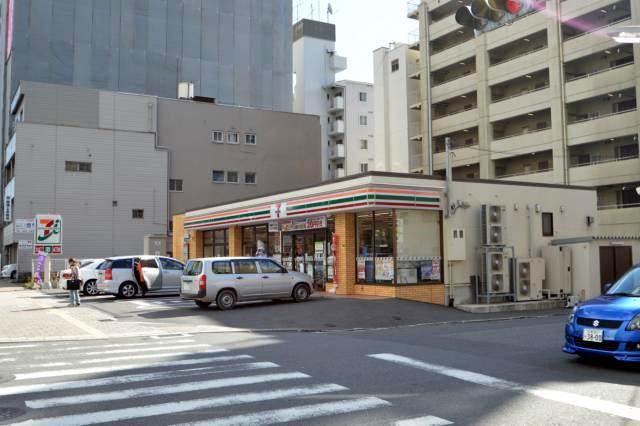 Convenience store. 453m to Seven-Eleven (convenience store)