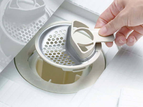 Bathing-wash room.  [Care is simple drain outlet] Easily gathered hair, Stainless steel hair catcher of discarded easy to structure. It prevents dirt with a fluorine-based special coating on the surface.
