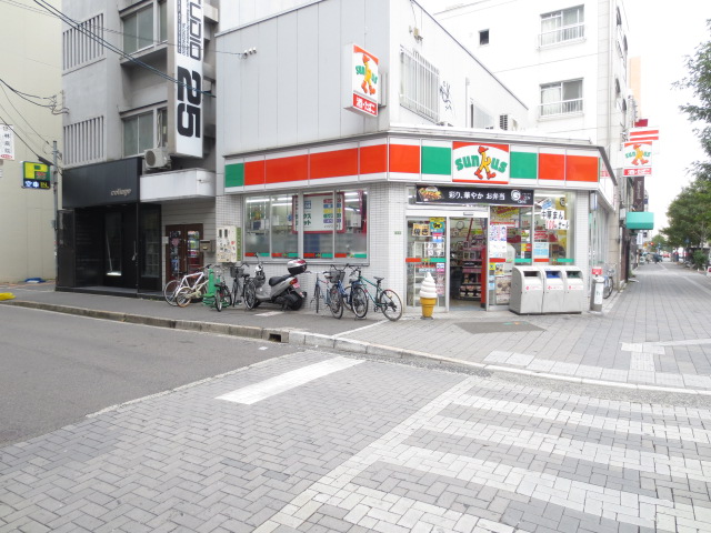 Convenience store. Thanks Hiroshima Namiki-dori to (convenience store) 130m
