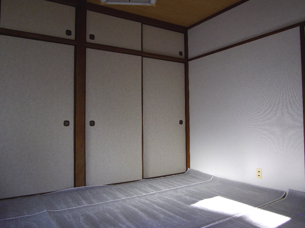 Living and room. For preventing contamination on the tatami, We spread a sheet