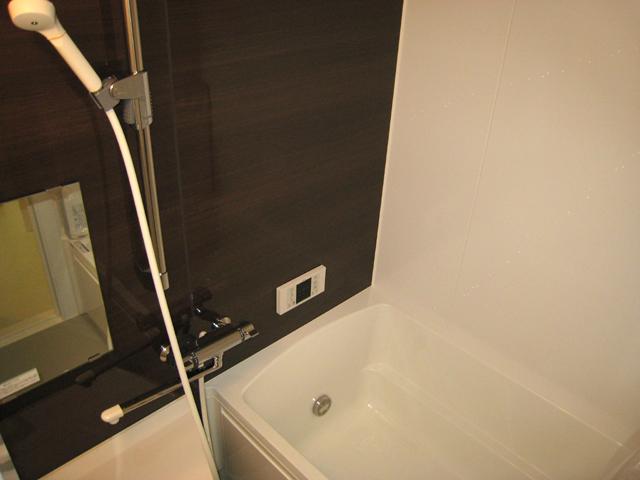 Bathroom. It is with reheating function. You can also operate the remote control in the kitchen.
