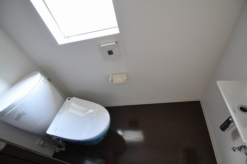 Toilet. Hot-water heating toilet seat