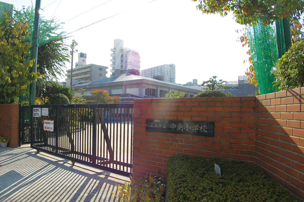 Walk to Hiroshima Tatsunaka Island Elementary School (290m) 4 minutes. Attend safely in the lower grades, Elementary school is familiar location