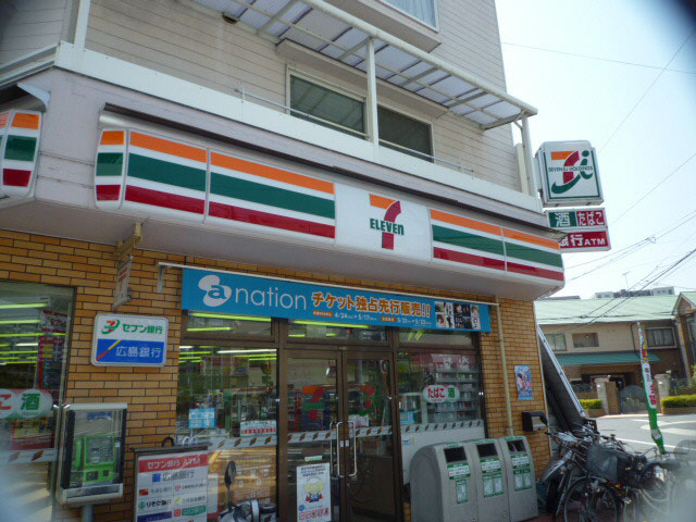 Convenience store. Seven-Eleven (convenience store) to 400m