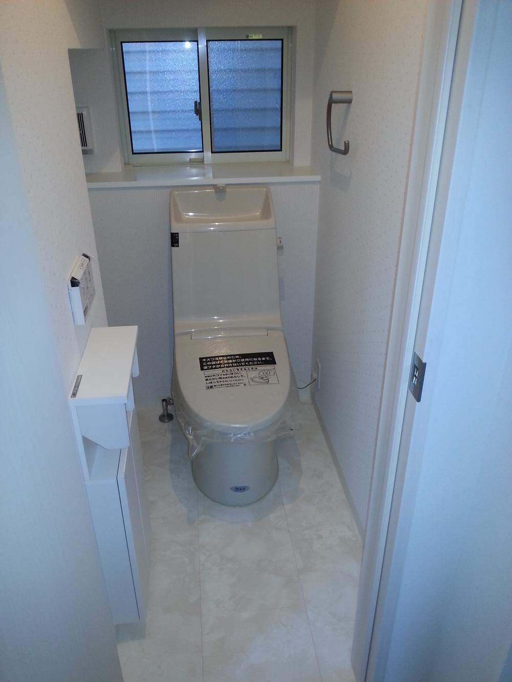 Toilet. Local (11 May 2013) Shooting