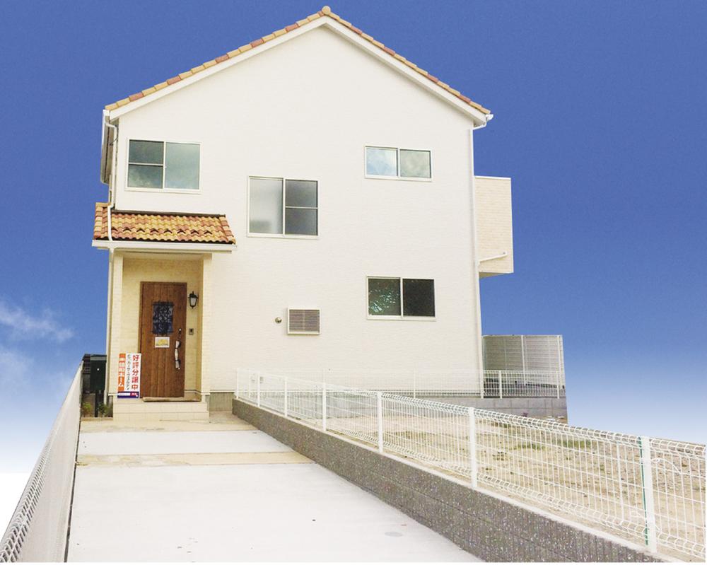 Local appearance photo. All five compartment! 