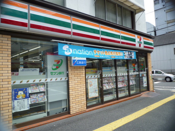 Convenience store. 300m to Seven-Eleven (convenience store)