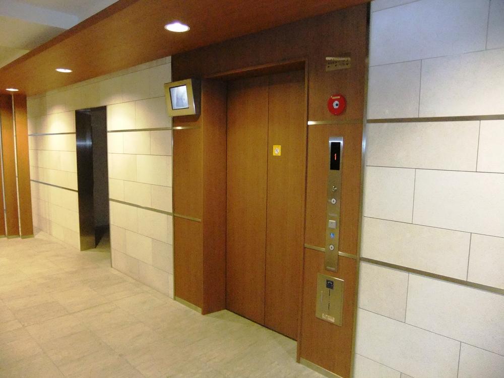 lobby. Elevator (2013 October shooting)