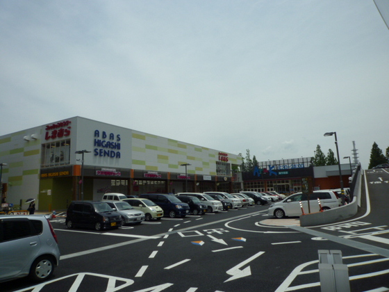 Shopping centre. Arbus Higashisenda until the (shopping center) 135m