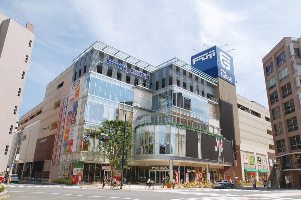 Shopping centre. Convenient living environment of Fujiguran 470m shopping facilities for up to Hiroshima enhancement