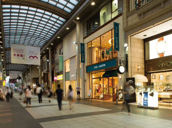 Surrounding environment. Hiroshima Kinza Street shopping district 8-minute walk (about 600m)