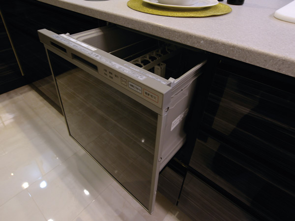 Kitchen.  [Dishwasher] Economic Dishwasher with water-saving type. Tableware has adopted a set of easy to multi-pin. (Less than, All amenities are the same specification)