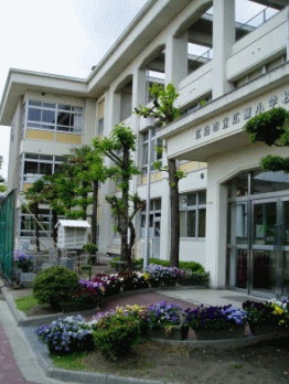 Primary school. 840m to Hiroshima Municipal Hirose elementary school (elementary school)