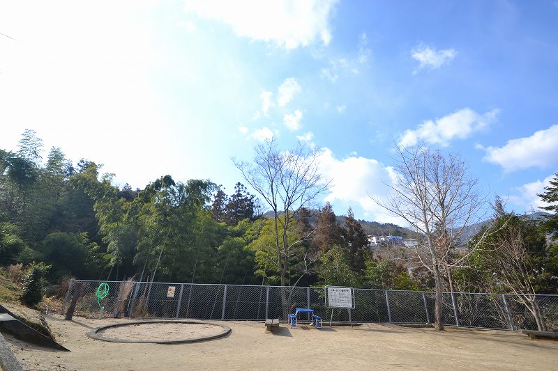 park. 1788m to Gion Ke hill green space (park)