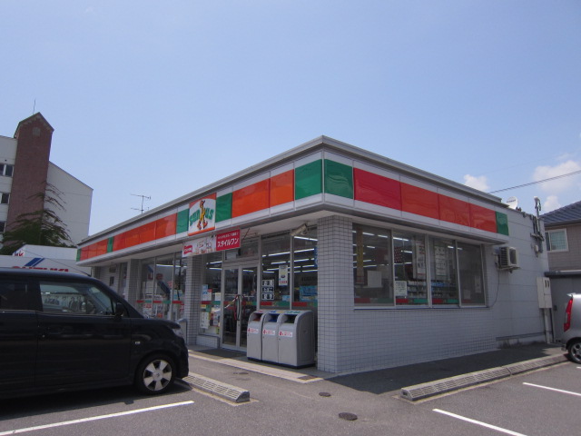 Convenience store. 200m to Sunkus (convenience store)