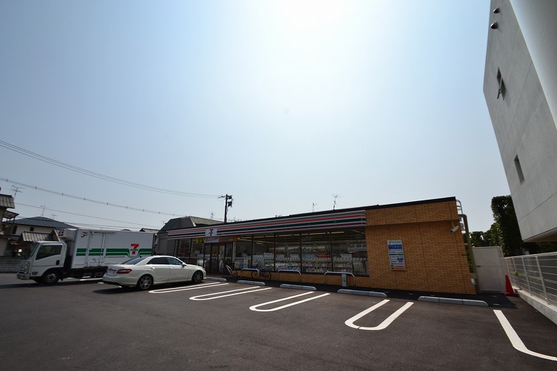 Convenience store. Seven-Eleven Takasu 2-chome up (convenience store) 250m