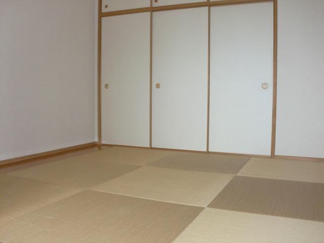 Non-living room. Calm space with Ryukyu tone tatami