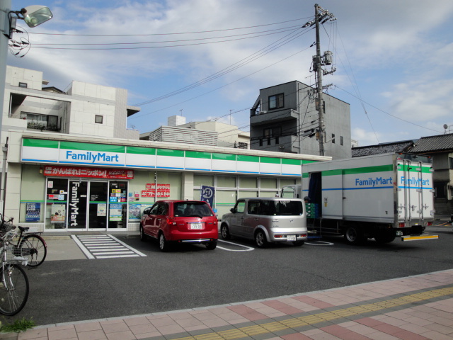 Convenience store. FamilyMart Nakahiro Sanchome store up to (convenience store) 391m