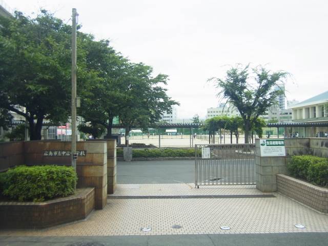 Junior high school. Nakahiro 825m until junior high school (junior high school)