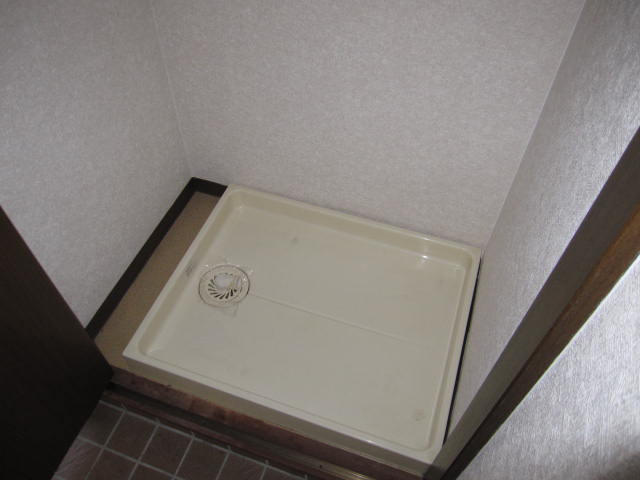 Washroom.  ☆ Is the Laundry Area marked with door.