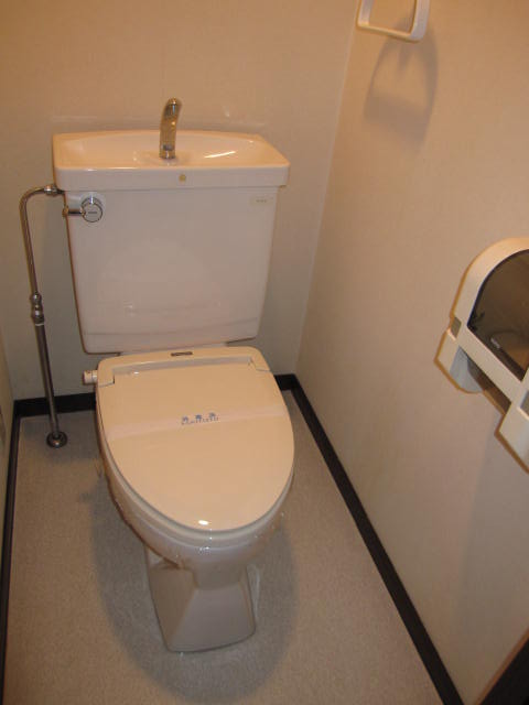 Toilet.  ☆ I'm happy with warm toilet.