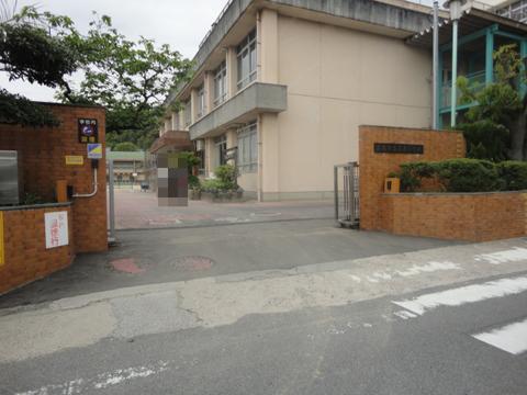 Primary school. 503m to Kusatsu Elementary School