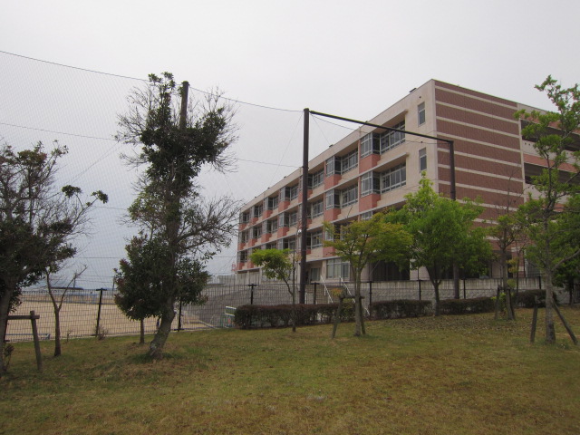 Primary school. Furuta to elementary school (elementary school) 425m