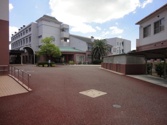 Primary school. Takasu until elementary school 594m
