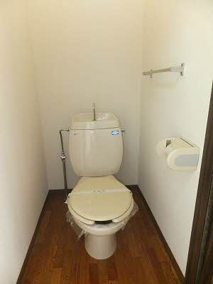Toilet. 105, Room