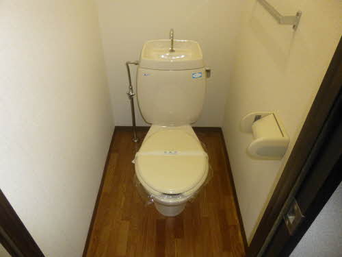 Toilet. 205, Room