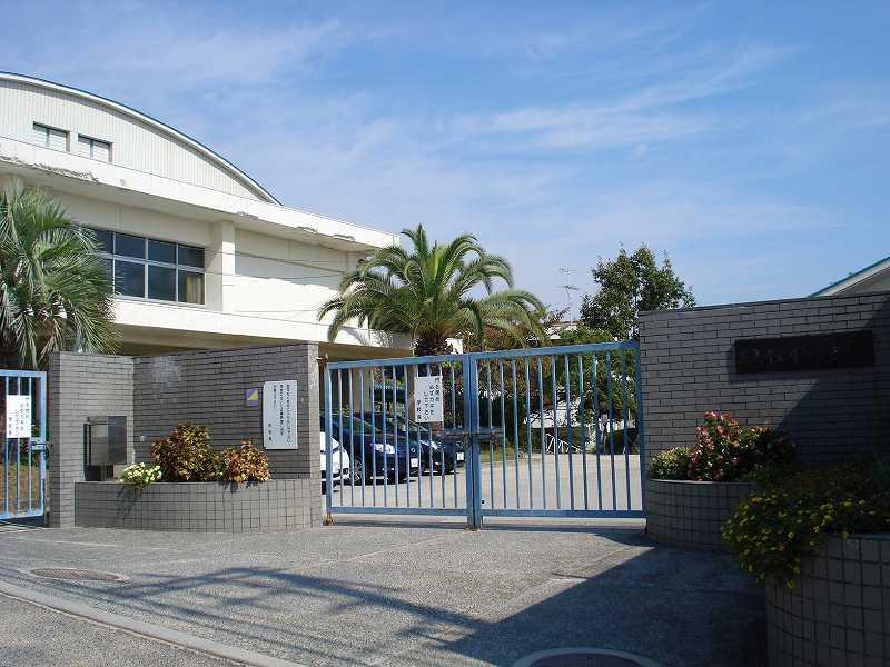 Primary school. 560m to Hiroshima Municipal Inokuchidai Elementary School