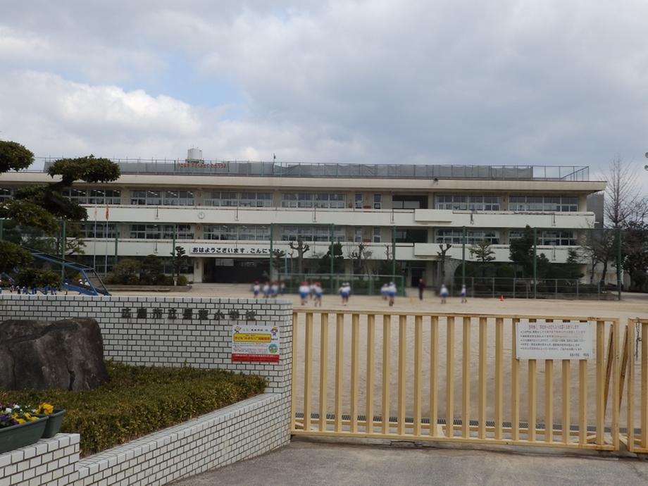 Primary school. 876m to Hiroshima Municipal Natsuka Elementary School