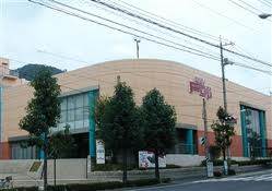 Supermarket. 625m until Fuji Iguchi store (Super)