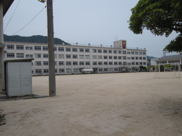 Primary school. Inokuchimyojin up to elementary school (elementary school) 740m