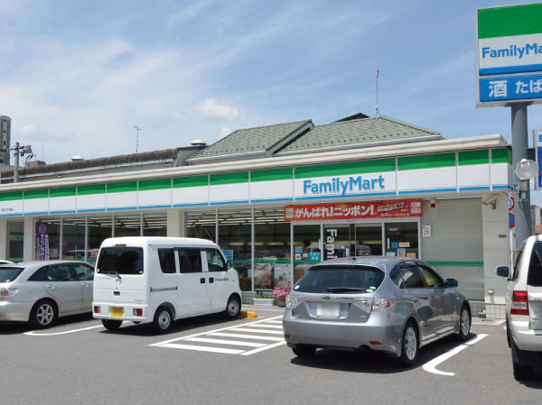Surrounding environment. FamilyMart Oshiba-chome store (about 100m / A 2-minute walk)
