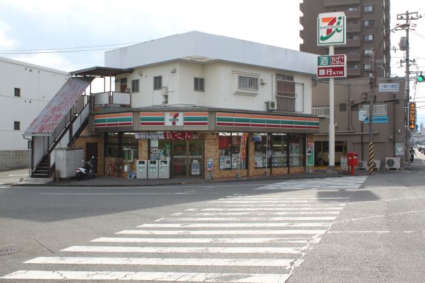 Convenience store. Seven-Eleven Hiroshima Tosuien store up (convenience store) 220m