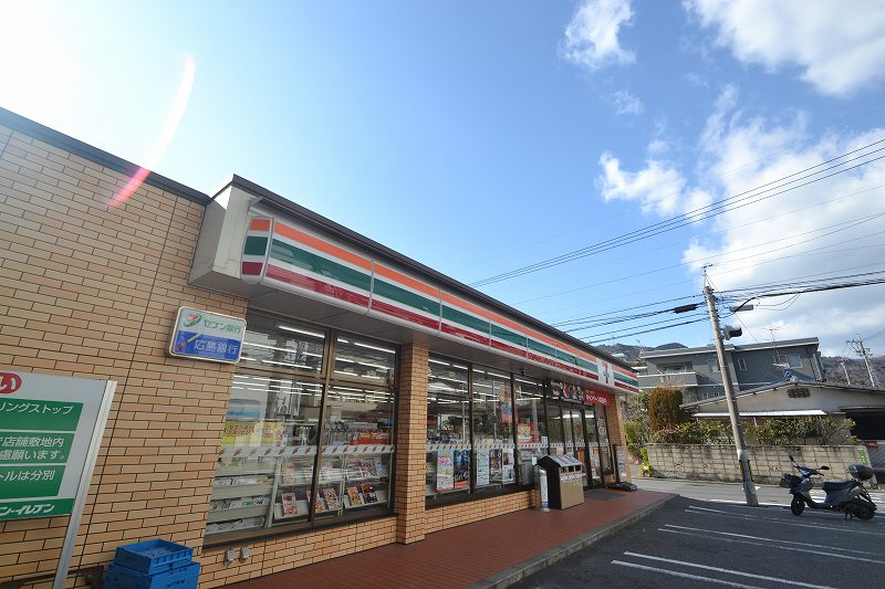 Convenience store. Seven-Eleven Hiroshima Shinjo store up (convenience store) 313m