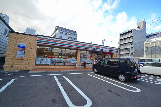 Convenience store. Seven-Eleven Hiroshima Misasa 3-chome up (convenience store) 258m