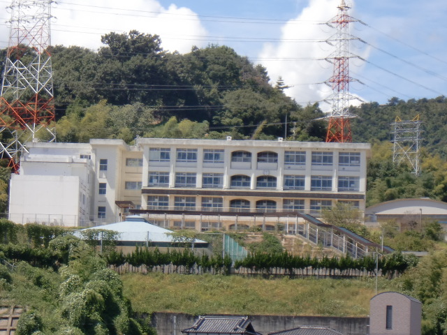 Junior high school. 677m to Hiroshima Municipal Furuta junior high school (junior high school)