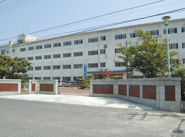 Junior high school. 830m to Hiroshima Municipal Iguchi junior high school (junior high school)