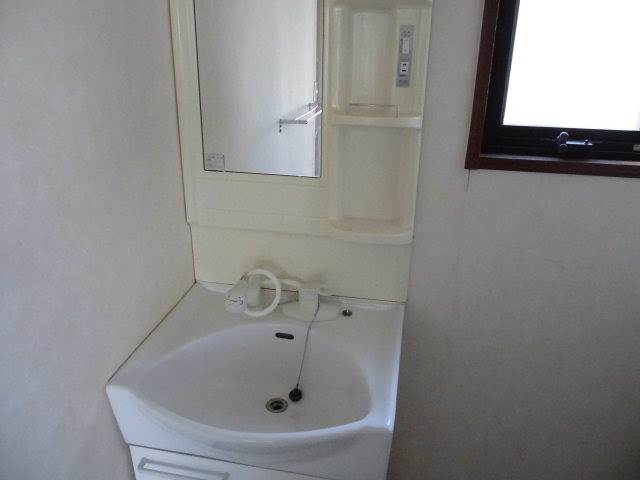 Washroom. Independent wash basin