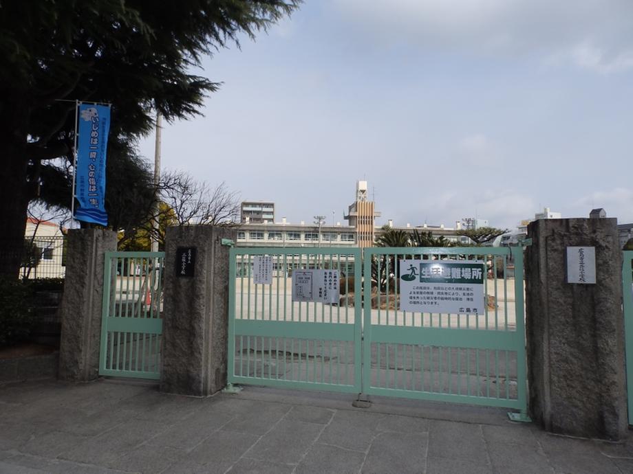 Junior high school. 369m to Hiroshima Municipal Nakahiro junior high school