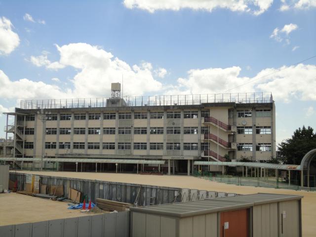 Primary school. Furuta to elementary school 216m