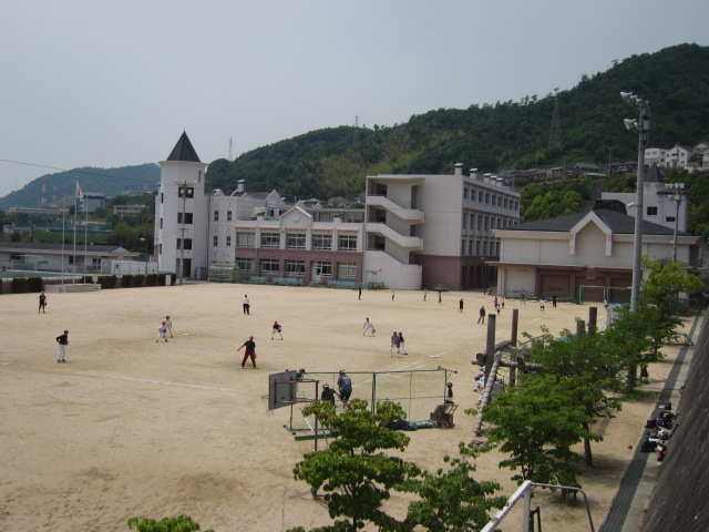 Primary school. Takasu to elementary school (elementary school) 686m