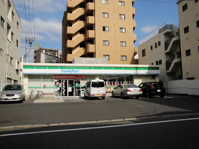 Convenience store. FamilyMart Misasa-cho, three-chome up (convenience store) 142m